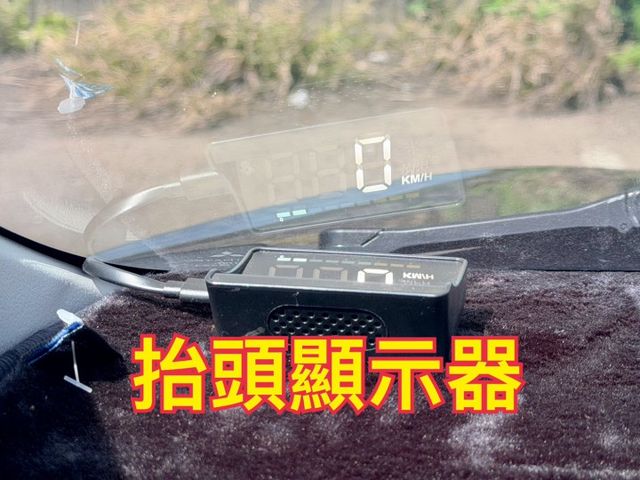 免鑰匙/盲點/電動門/恆溫空調/抬頭顯示器/倒車顯影/導航/多功能安卓機  第6張相片