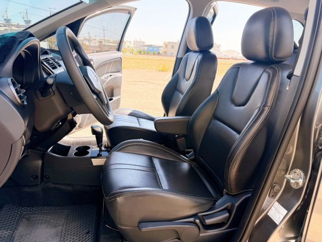 免鑰匙/盲點/電動門/恆溫空調/抬頭顯示器/倒車顯影/導航/多功能安卓機  第10張相片