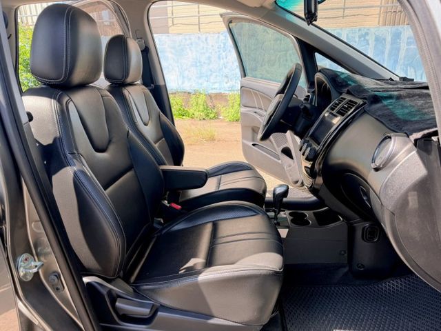 免鑰匙/盲點/電動門/恆溫空調/抬頭顯示器/倒車顯影/導航/多功能安卓機  第12張相片