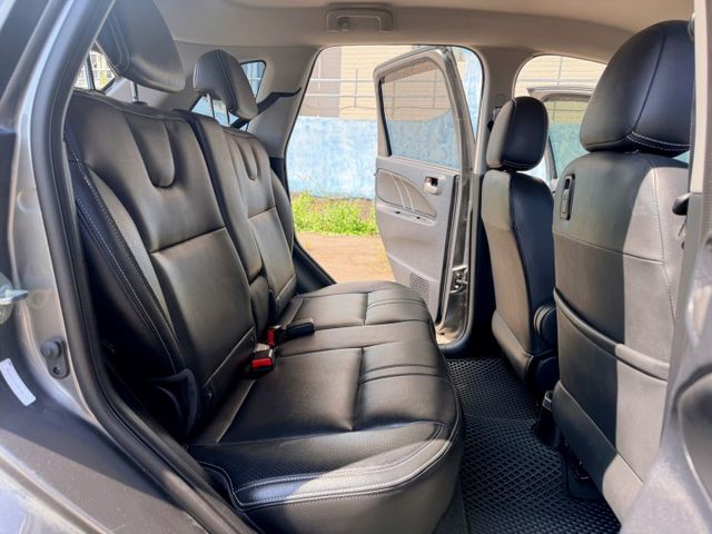 免鑰匙/盲點/電動門/恆溫空調/抬頭顯示器/倒車顯影/導航/多功能安卓機  第13張相片