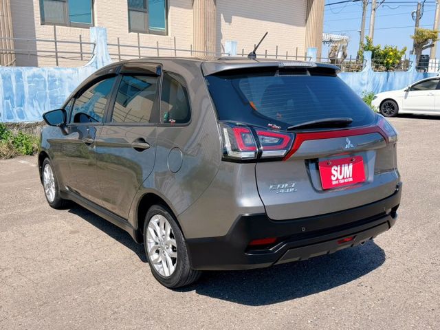 免鑰匙/盲點/電動門/恆溫空調/抬頭顯示器/倒車顯影/導航/多功能安卓機  第18張相片