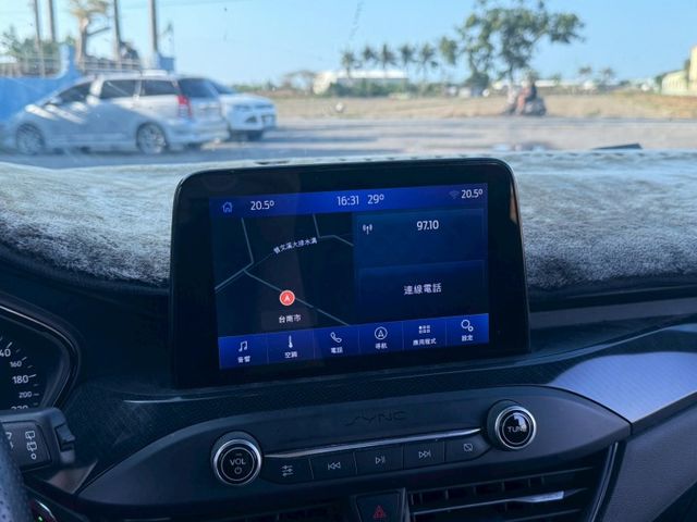 ( St-Line ) 免鑰匙/摸門/雙區恆溫/抬頭顯示/多功能方向盤/導航/跟車/車道維持/換檔撥片  第6張相片