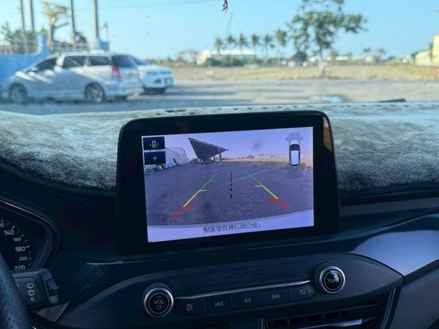 ( St-Line ) 免鑰匙/摸門/雙區恆溫/抬頭顯示/多功能方向盤/導航/跟車/車道維持/換檔撥片  第7張相片