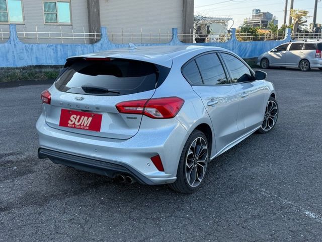 ( St-Line ) 免鑰匙/摸門/雙區恆溫/抬頭顯示/多功能方向盤/導航/跟車/車道維持/換檔撥片  第13張相片