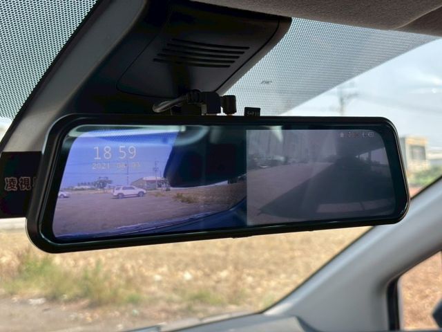 ( 五人座 小改款 ) 免鑰匙/摸門/電動滑門/車道偏移/預警碰撞/自動感應遠燈功能/多功能螢幕顯示/前後行車紀錄器/  第6張相片