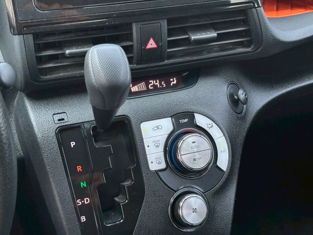 ( 五人座 小改款 ) 免鑰匙/摸門/電動滑門/車道偏移/預警碰撞/自動感應遠燈功能/多功能螢幕顯示/前後行車紀錄器/  第8張相片