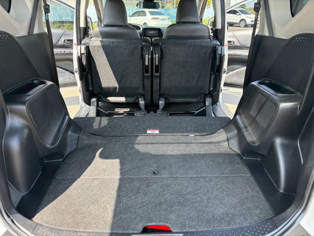 ( 五人座 小改款 ) 免鑰匙/摸門/電動滑門/車道偏移/預警碰撞/自動感應遠燈功能/多功能螢幕顯示/前後行車紀錄器/  第13張相片