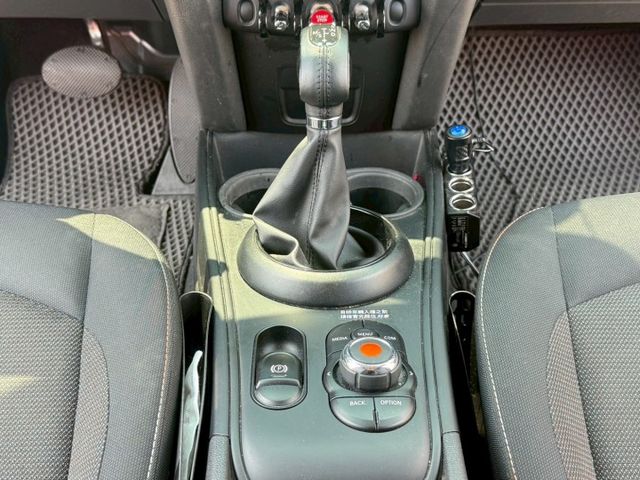 ( COOPER COUNTRY ) 免鑰匙/雙區恆溫/感應式頭燈/倒車顯影/藍芽  第8張相片