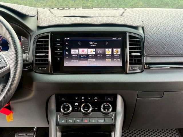 ( 1.5 TSI ) 免鑰匙/環景/定速/電動椅/電尾門/盲點/跟車/導航  第6張相片