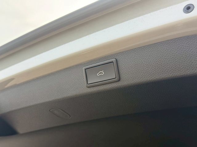 ( 1.5 TSI ) 免鑰匙/環景/定速/電動椅/電尾門/盲點/跟車/導航  第17張相片