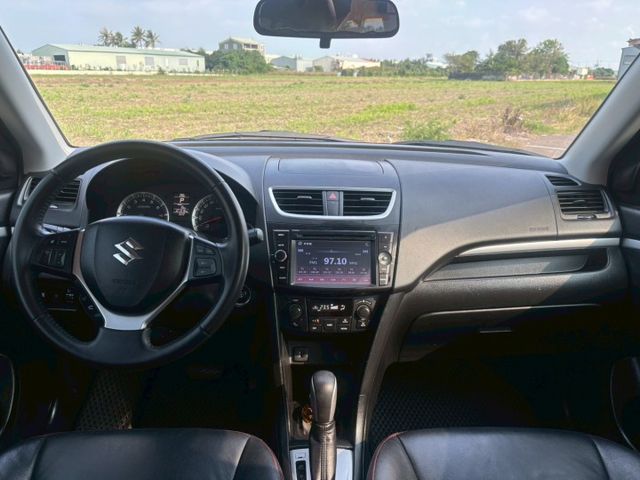 定速/免鑰匙/方向盤快控鍵/倒車顯影/導航/後座分離倒覆  第4張相片