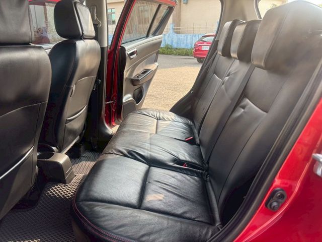 定速/免鑰匙/方向盤快控鍵/倒車顯影/導航/後座分離倒覆  第11張相片