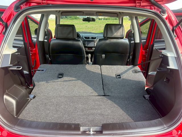 定速/免鑰匙/方向盤快控鍵/倒車顯影/導航/後座分離倒覆  第15張相片