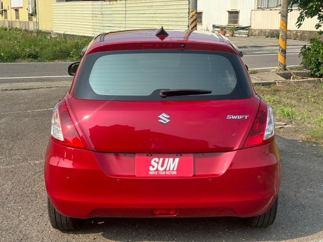 定速/免鑰匙/方向盤快控鍵/倒車顯影/導航/後座分離倒覆  第17張相片