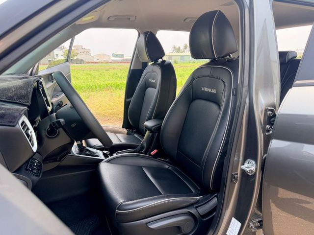 免鑰匙/摸門/恆溫空調/環景/定速/導航/模式切換/CarPlay /音響快控鍵  第16張相片