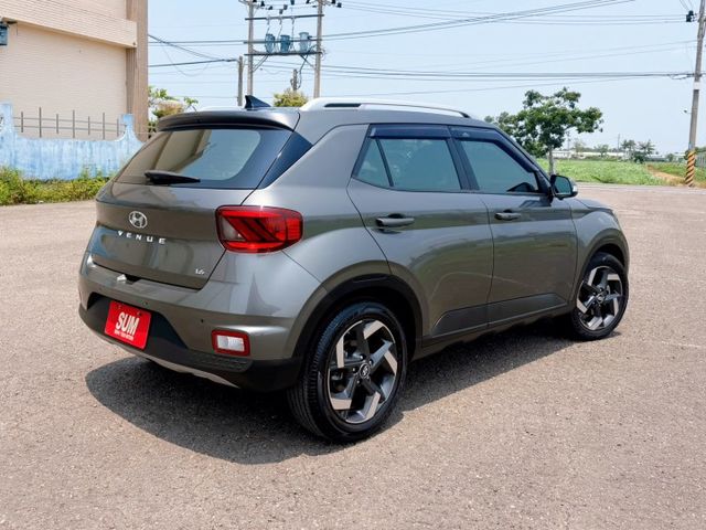 免鑰匙/摸門/恆溫空調/環景/定速/導航/模式切換/CarPlay /音響快控鍵  第18張相片