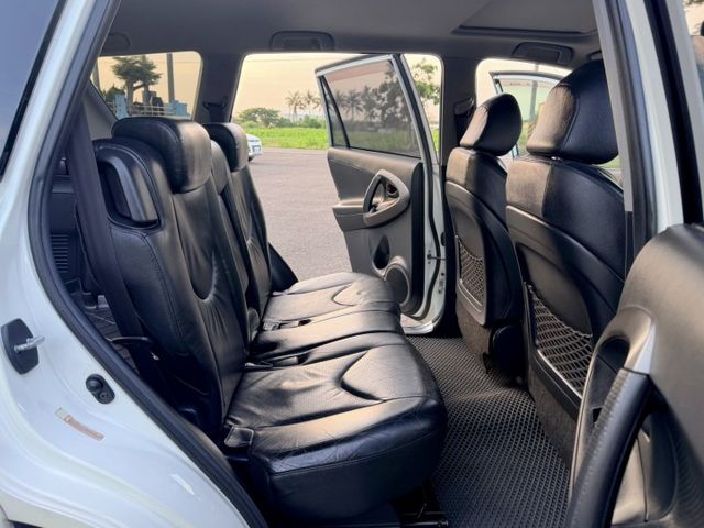 ( 便宜代步休旅車 ) 導航/倒車顯影/行車記錄器/限速提醒/按摩椅/電動椅/抬頭顯示器/多孔USB充電/雙區恆溫/防滑  第7張相片