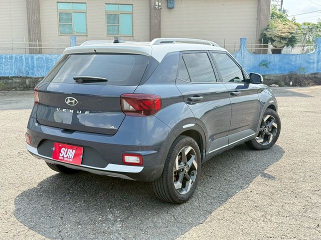 ( GLC ) 免鑰匙/摸門/恆溫空調/倒車顯影/盲點/車道偏離/定速/導航  第16張相片