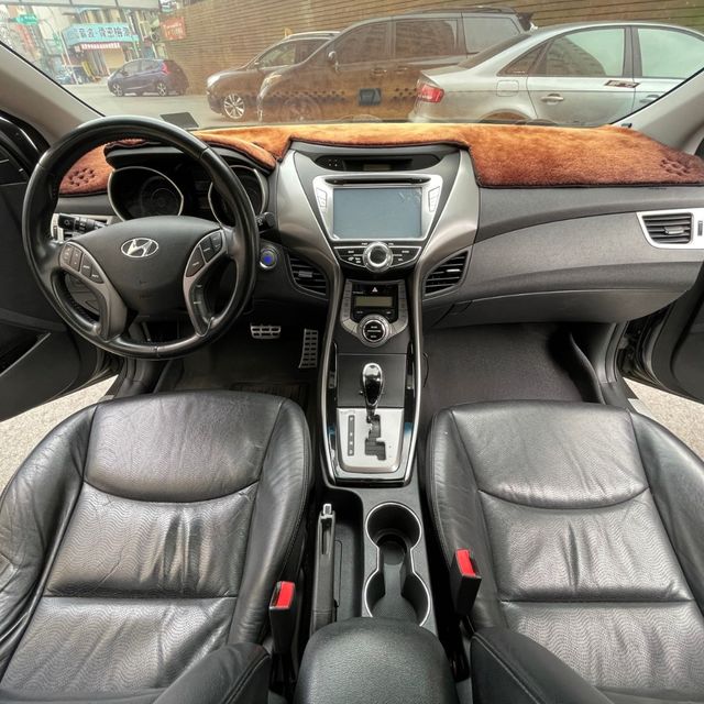 HYUNDAI現代 ELANTRA  第5張相片
