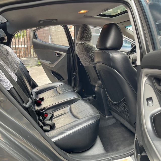 HYUNDAI現代 ELANTRA  第8張相片