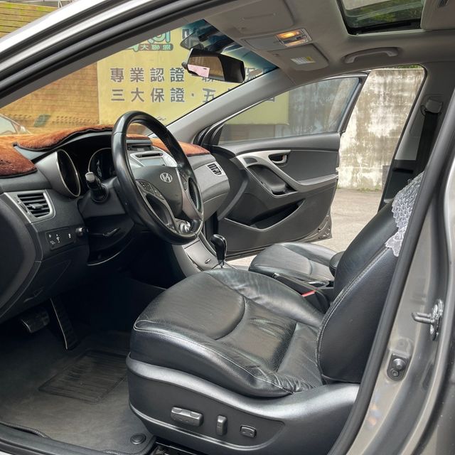 HYUNDAI現代 ELANTRA  第10張相片