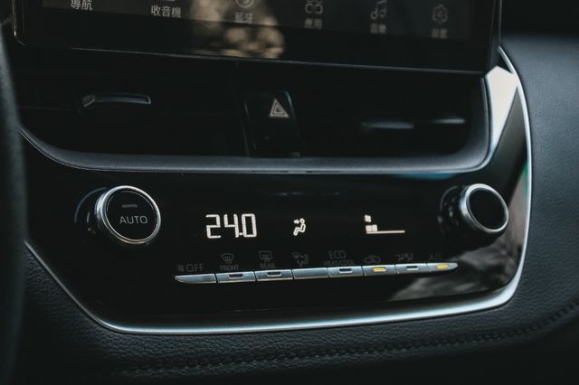 TOYOTA豐田 ALTIS  第7張相片