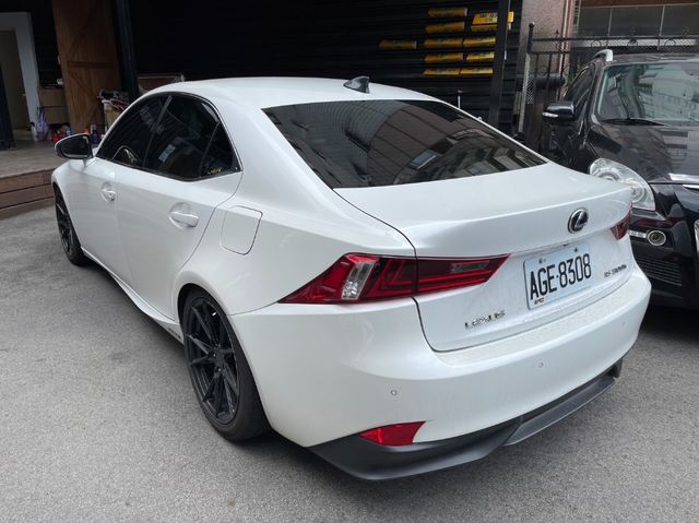 LEXUS凌志 IS 300H  第9張相片