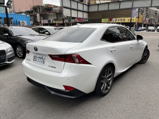 LEXUS凌志 IS 300H  第3張相片