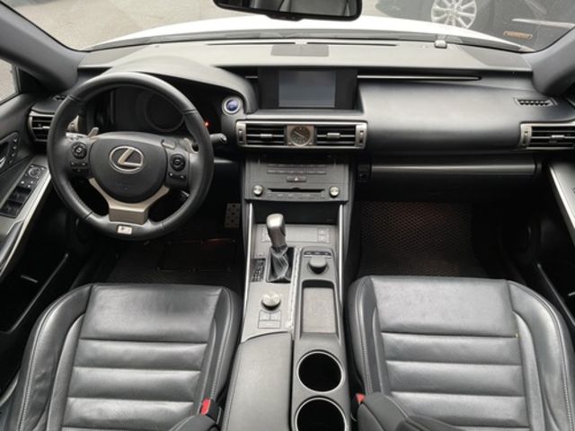LEXUS凌志 IS 300H  第5張相片