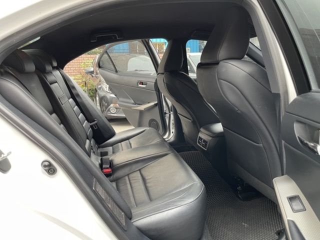 LEXUS凌志 IS 300H  第8張相片