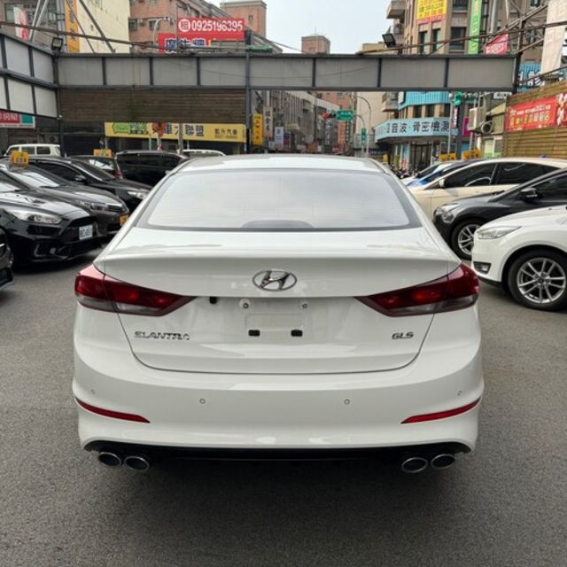 HYUNDAI現代 ELANTRA  第4張相片