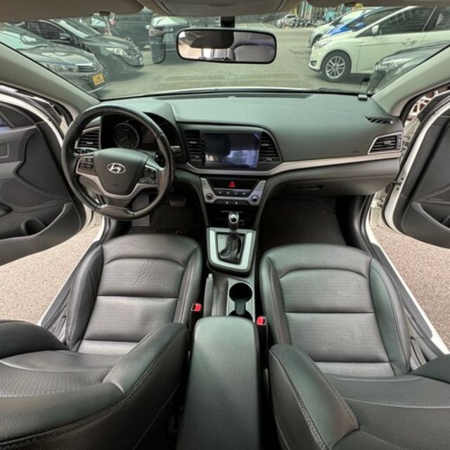 HYUNDAI現代 ELANTRA  第5張相片