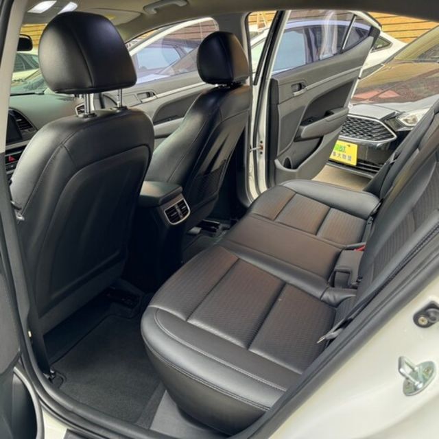 HYUNDAI現代 ELANTRA  第12張相片
