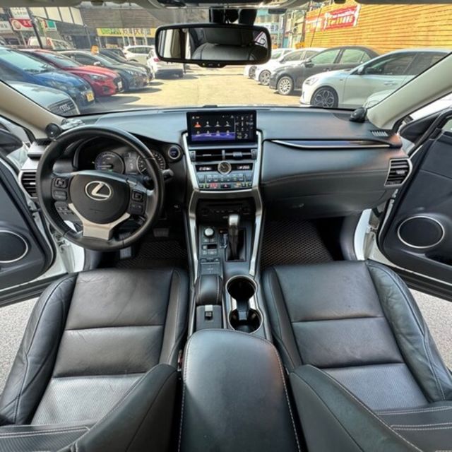 LEXUS凌志 NX300H  第5張相片
