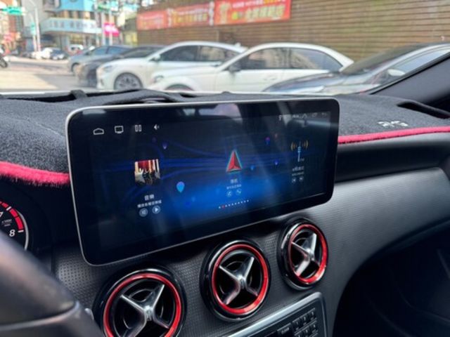 M-BENZ賓士 A180  第6張相片