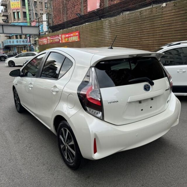 TOYOTA豐田 PRIUS C  第11張相片