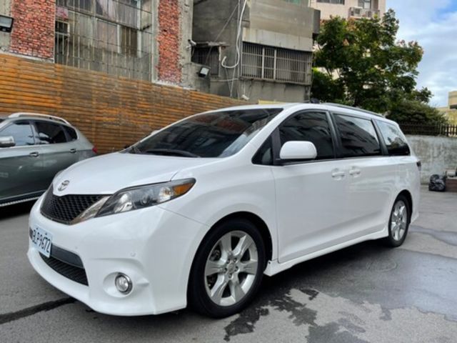 TOYOTA豐田 SIENNA  第1張相片