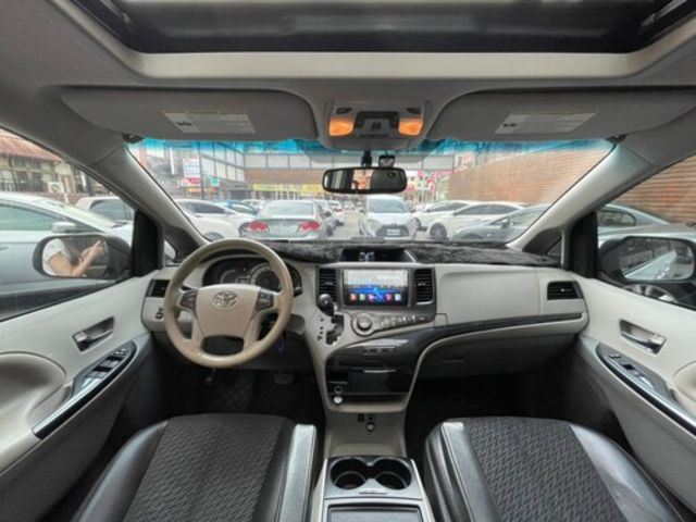 TOYOTA豐田 SIENNA  第5張相片