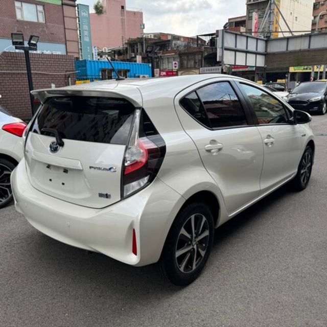 TOYOTA豐田 PRIUS C  第2張相片