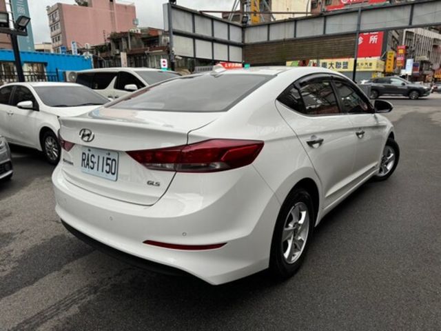 HYUNDAI現代 ELANTRA  第2張相片