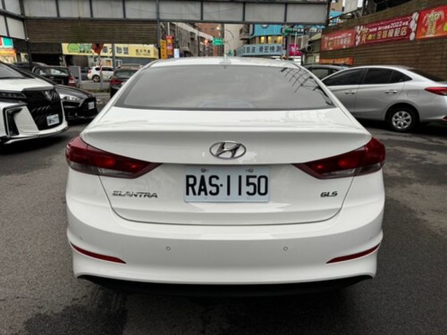 HYUNDAI現代 ELANTRA  第4張相片