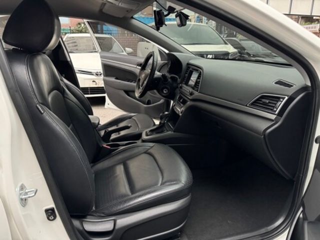 HYUNDAI現代 ELANTRA  第9張相片