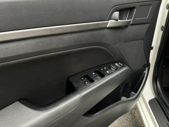 HYUNDAI現代 ELANTRA  第11張相片