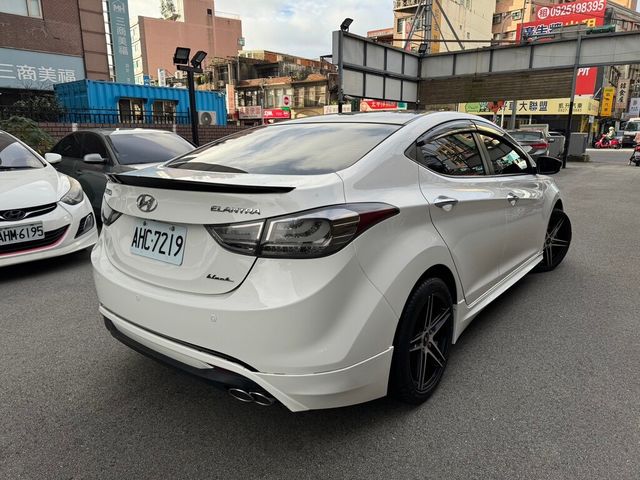 HYUNDAI現代 ELANTRA  第2張相片