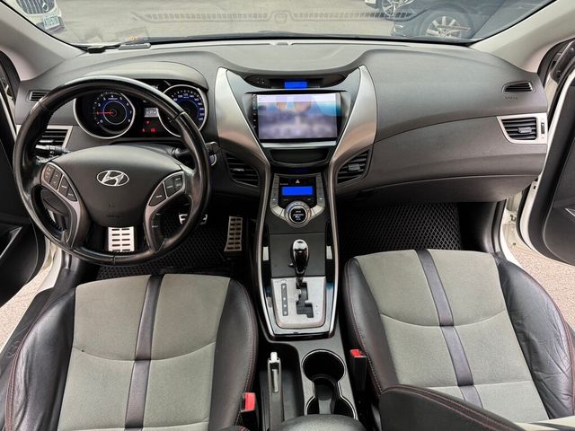 HYUNDAI現代 ELANTRA  第6張相片