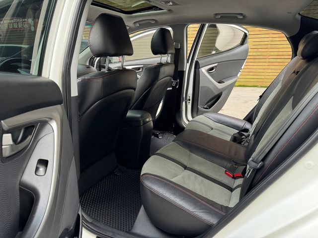 HYUNDAI現代 ELANTRA  第7張相片