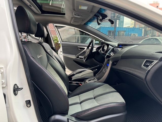 HYUNDAI現代 ELANTRA  第8張相片