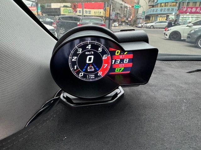 HYUNDAI現代 ELANTRA  第7張相片