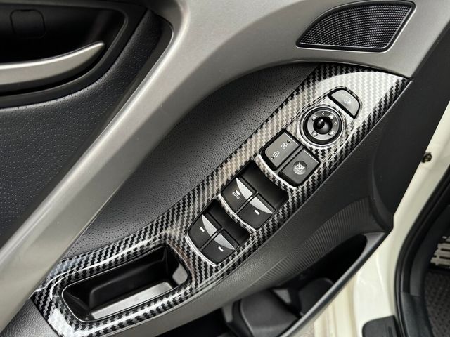HYUNDAI現代 ELANTRA  第8張相片