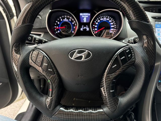 HYUNDAI現代 ELANTRA  第9張相片